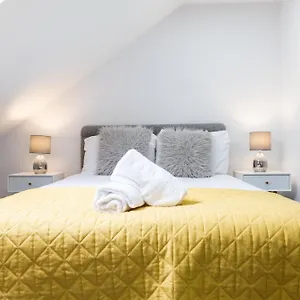 https://lovely-2-bedroom-apartment-near-city-centre.cardiffhotelswales.com